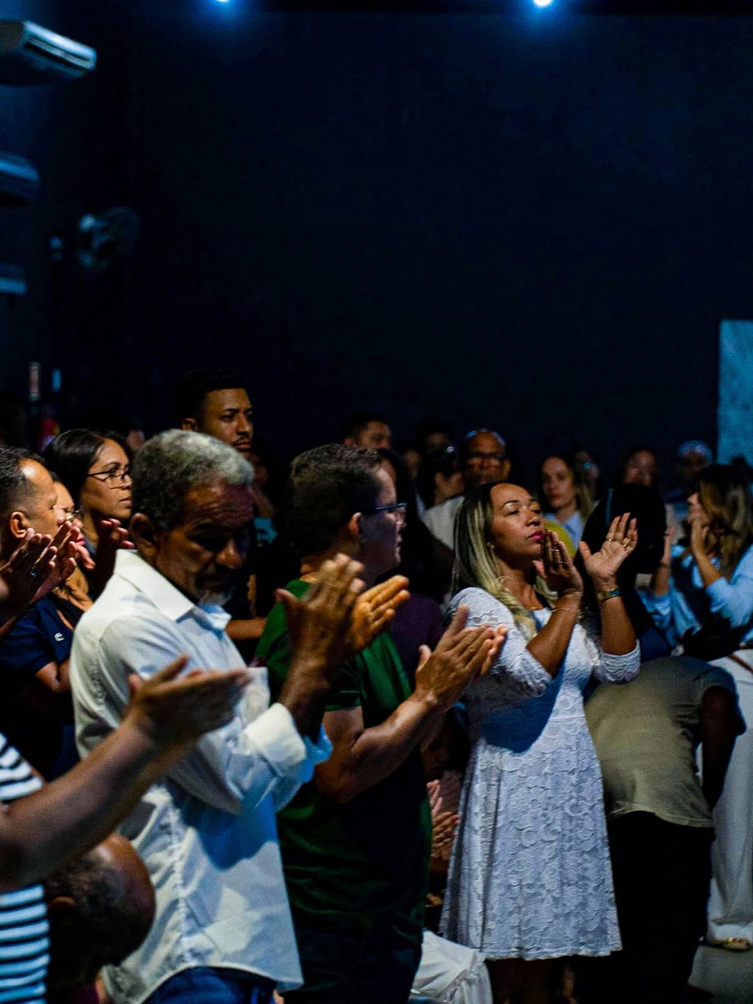 Estudo bíblico em célula
